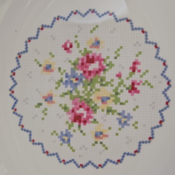 Vintage Royal Albert Petit Point  Oval Vegetable Serving Bowl Bone China - Picture 2 of 7